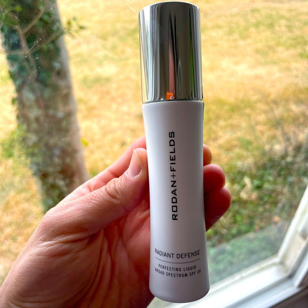 R&F Radiant Defense Broad Spectrum Perfecting Liquid - SPF 30